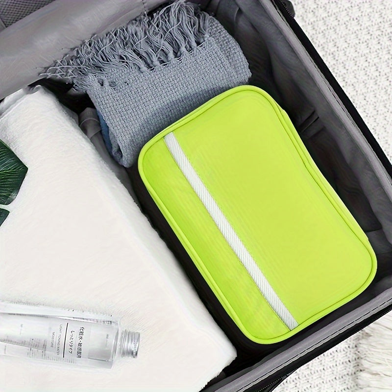 Harriet Voss | Compact Hanging Toiletry Bag Unisex